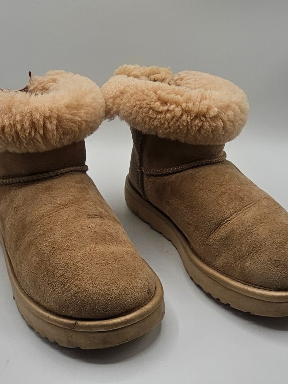 UGG Bailey Bow Short Boots Women Size 10 Brown Shearling